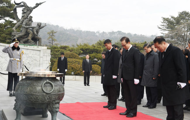 이명박 전 대통령, 동작동 국립현충원 참배