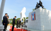 한국전 참전기념비 헌화