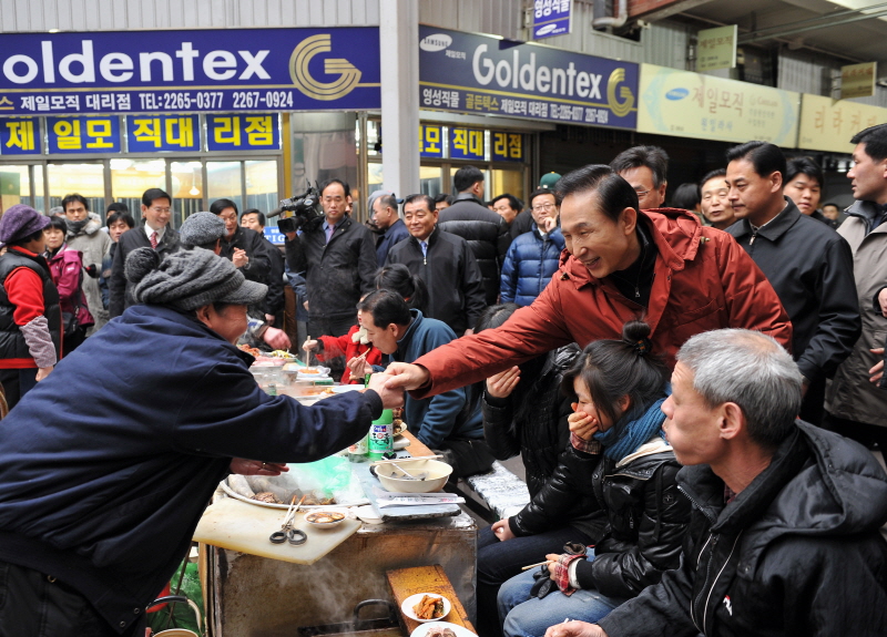 설 명절을 맞아 광장시장 방문