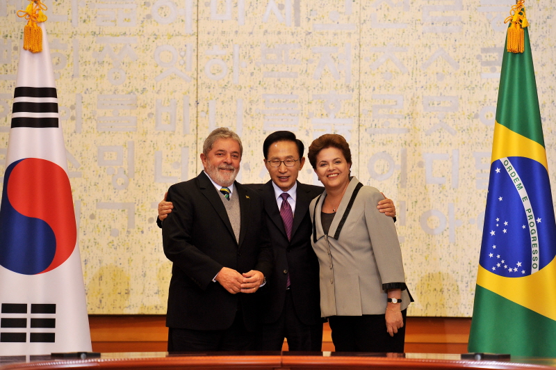 한-브라질 정상회담장에서 두 브라질 대통령과