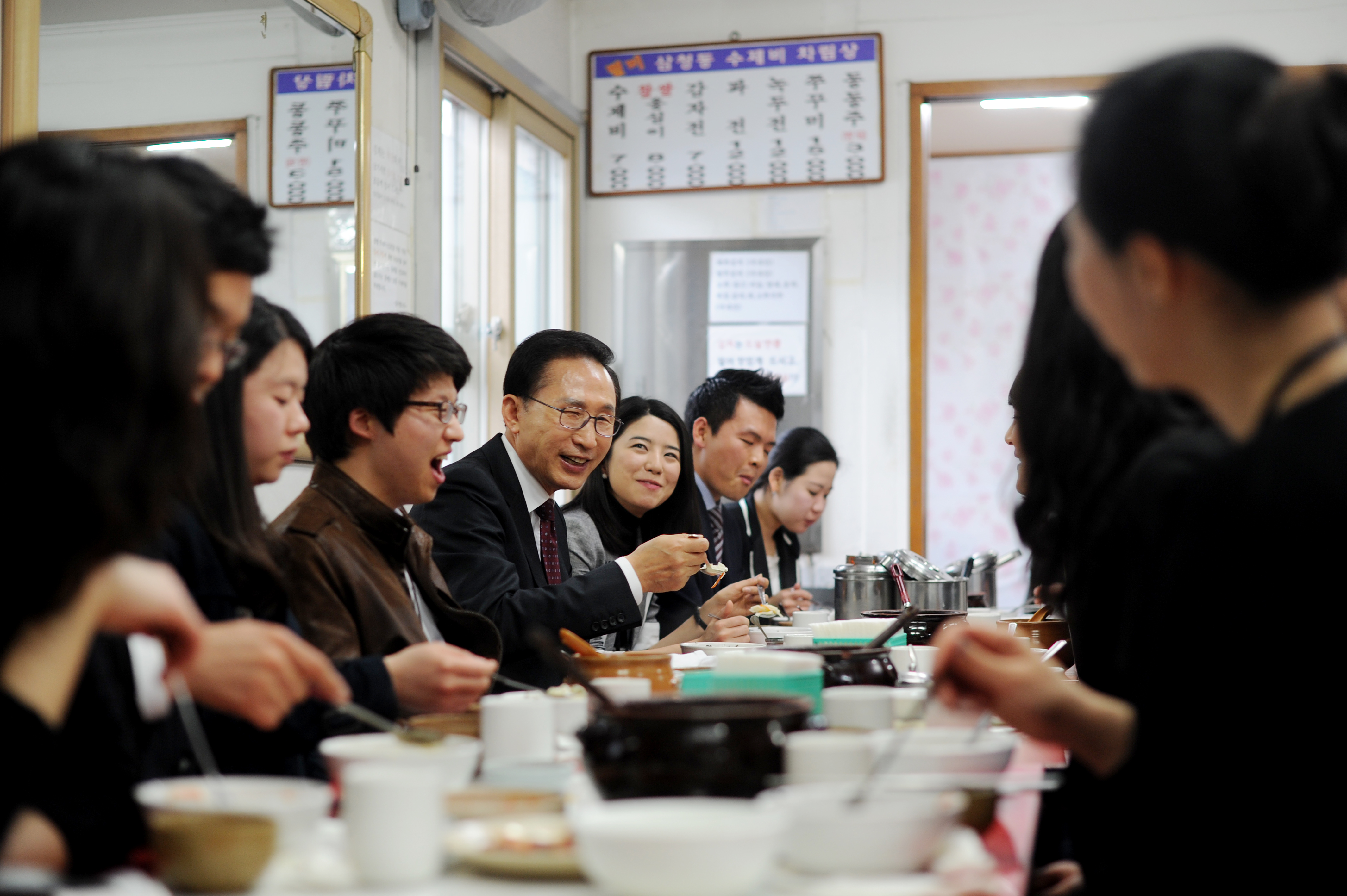 청와대인턴들과 수제비 오찬